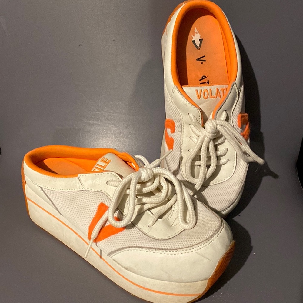 Volatile slip-on Size 8